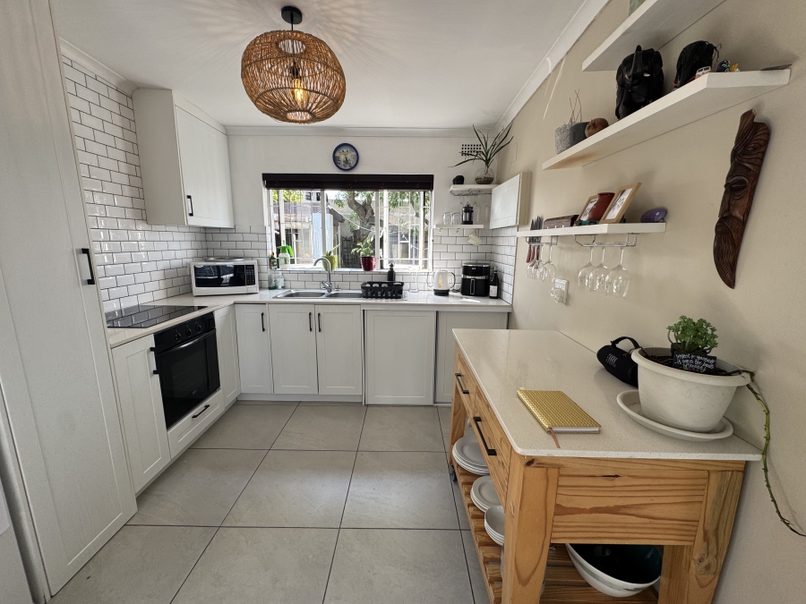 To Let 1 Bedroom Property for Rent in Kirstenhof Western Cape